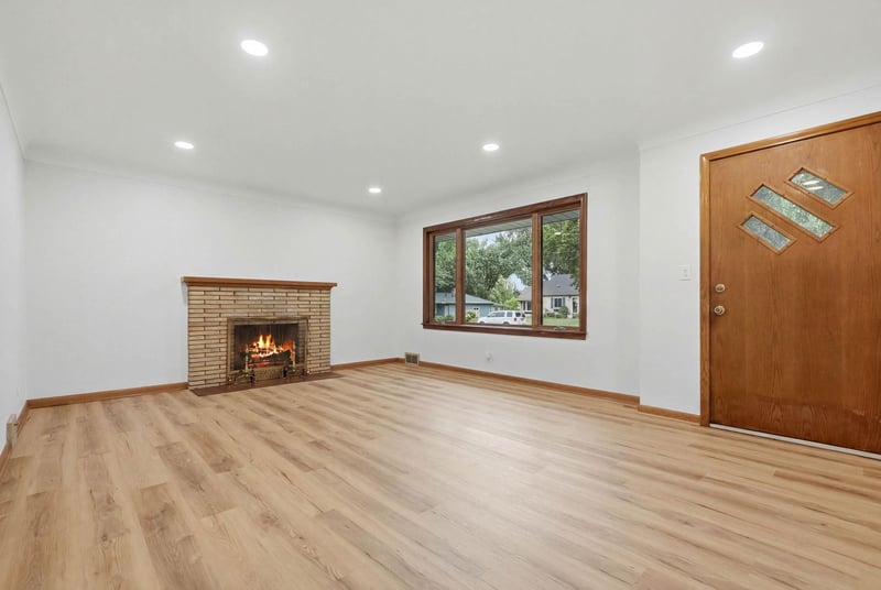 2972 Woodbridge St, Roseville, MN 55113