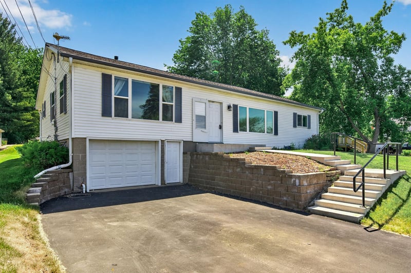 30325 Elm St, Lindstrom, MN 55045