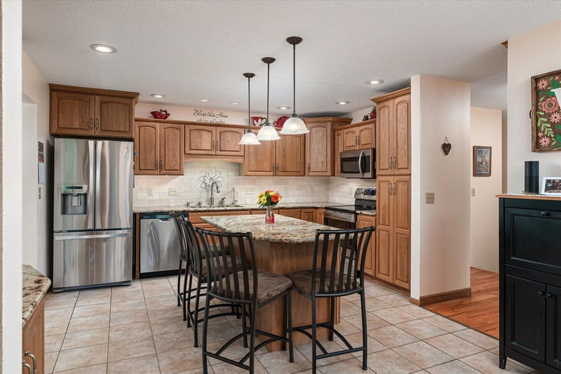 1184 Crescent Hills Dr, La Crescent, MN 55947