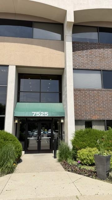 7525 Mitchell Rd, Eden Prairie, MN 55344