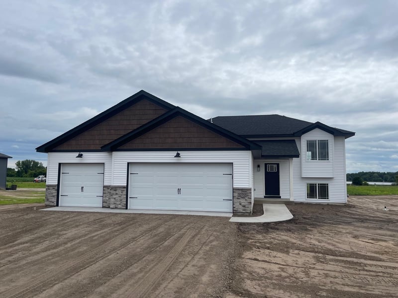 2514 341st Ave NW, Cambridge, MN 55008