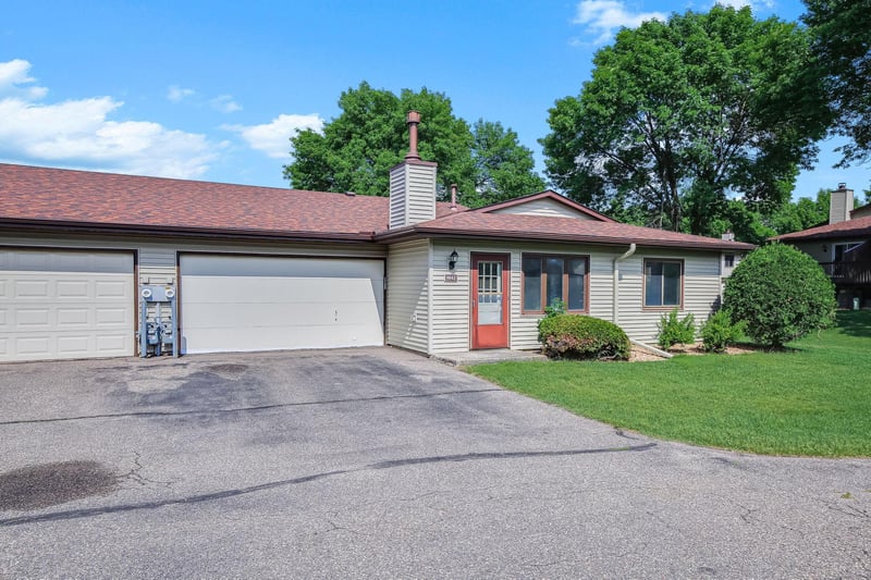8642 S Maplebrook Cir, Brooklyn Park, MN 55445