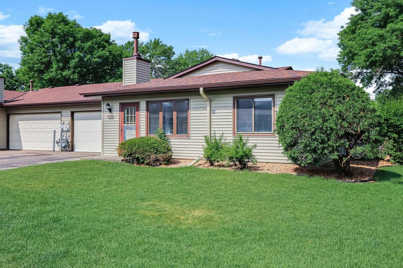 8642 S Maplebrook Cir, Brooklyn Park, MN 55445