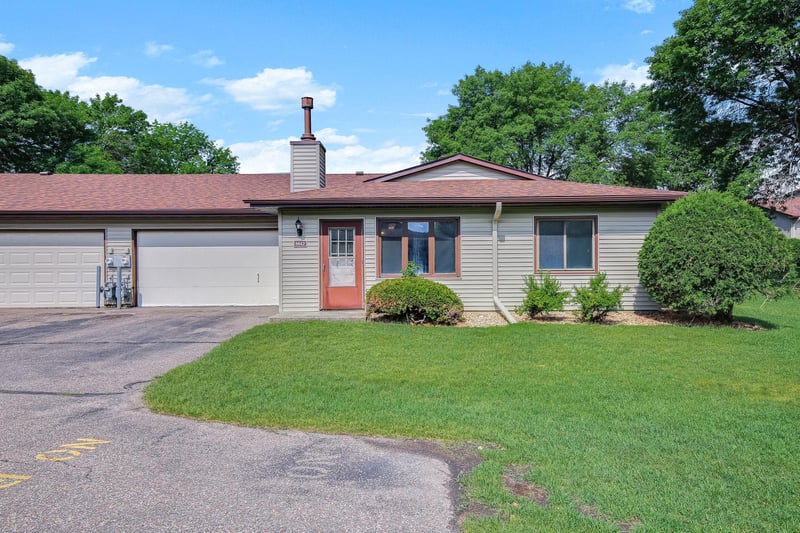 8642 S Maplebrook Cir, Brooklyn Park, MN 55445