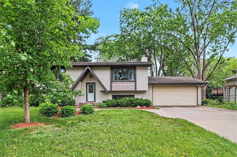 6724 Aldrich Ave N, Brooklyn Center, MN 55430