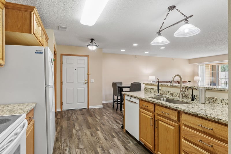 15631 Linnet St NW #3-202, Andover, MN 55304