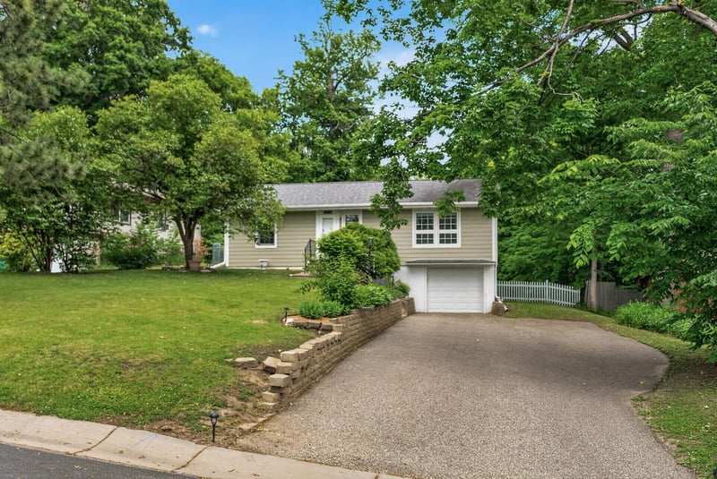 2390 Chateau Ln, Mound, MN 55364