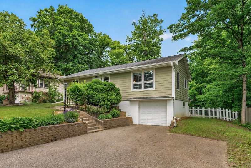 2390 Chateau Ln, Mound, MN 55364