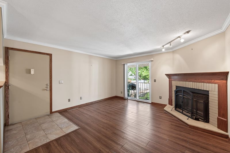 2296 Benson Ave #G, Saint Paul, MN 55116