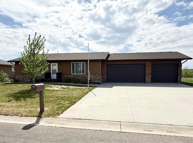 822 9th Ave SW, Perham, MN 56573
