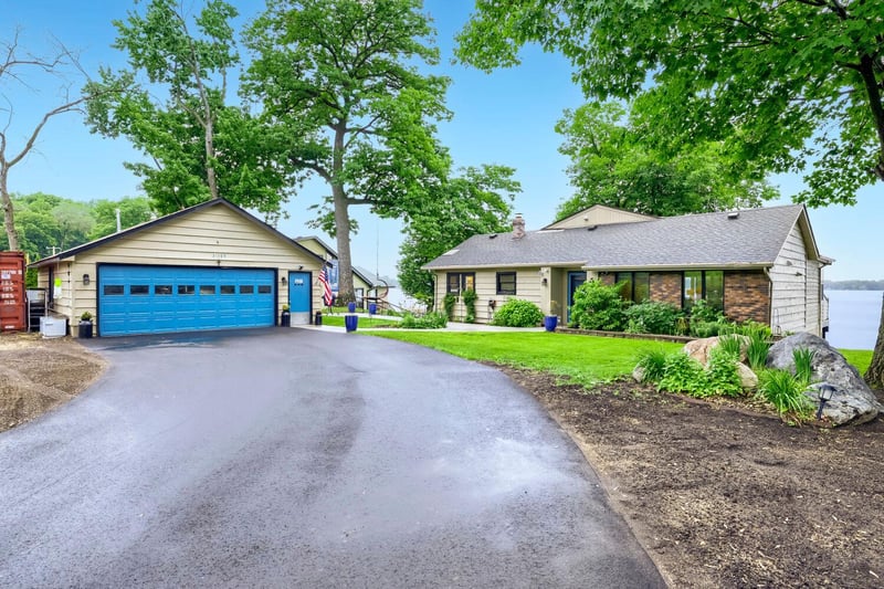 21389 Iverson Ave N, Forest Lake, MN 55025