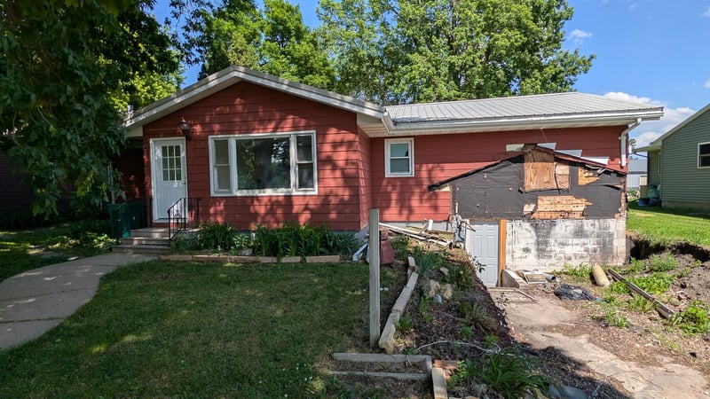781 4th Ave SE, Wells, MN 56097