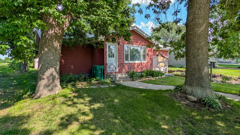 781 4th Ave SE, Wells, MN 56097