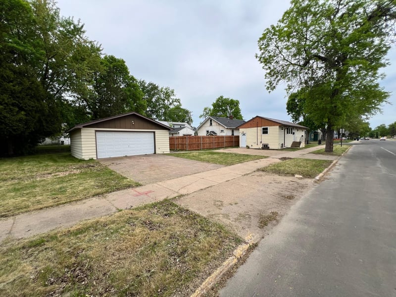 2401 7th Ave E, Hibbing, MN 55746
