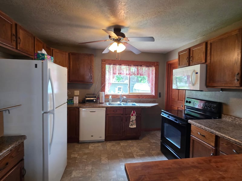 321 Sioux St, Holland, MN 56139