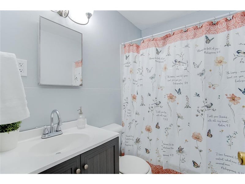 914 Burr St, Saint Paul, MN 55130
