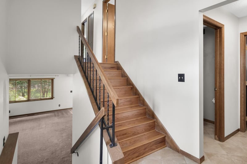 7111 Robinwood Bay, Woodbury, MN 55125
