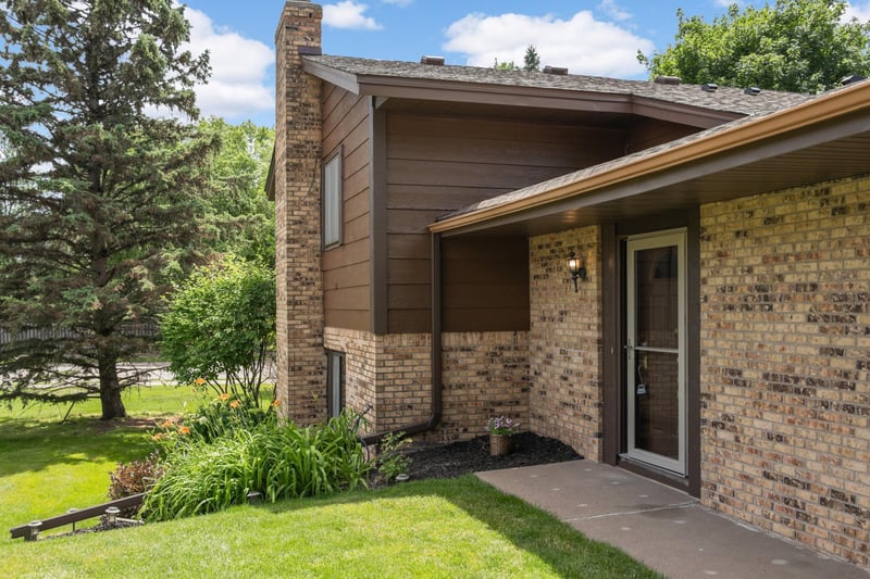7111 Robinwood Bay, Woodbury, MN 55125