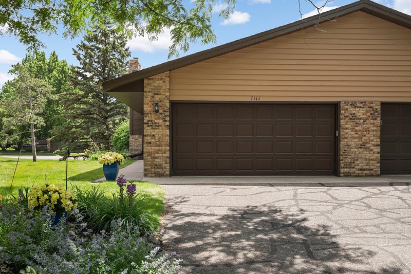 7111 Robinwood Bay, Woodbury, MN 55125