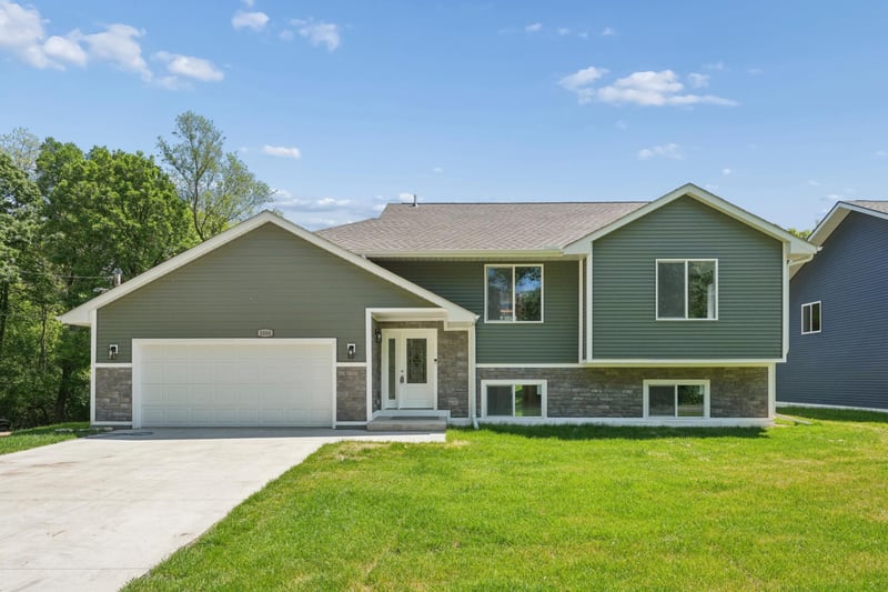 1886 Desoto St N, Maplewood, MN 55117