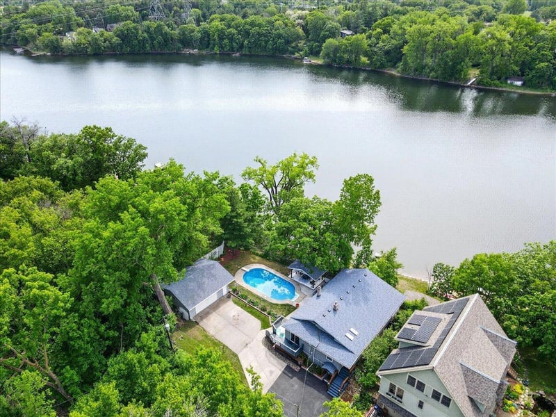 79 Long Lake Rd, Mahtomedi, MN 55115
