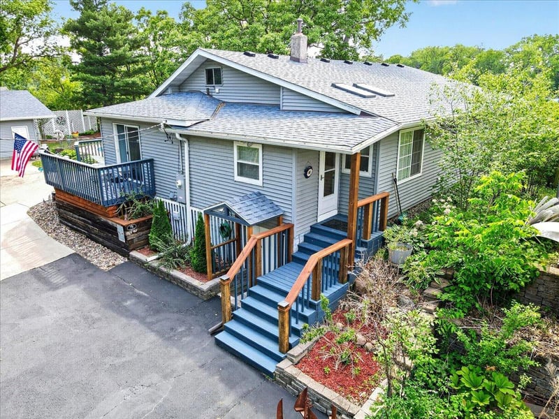 79 Long Lake Rd, Mahtomedi, MN 55115