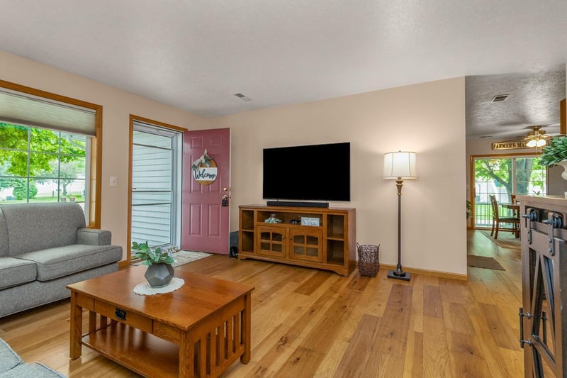 372 Gironde Ct, Woodbury, MN 55125