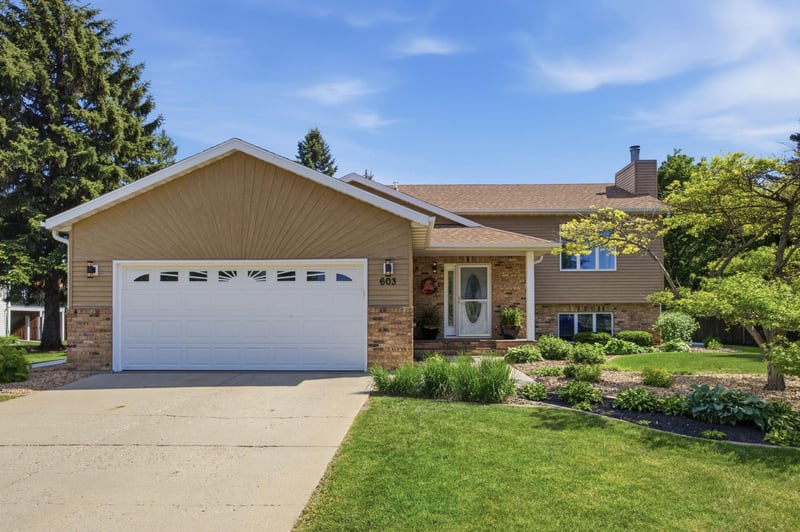 603 34th Ave S, Moorhead, MN 56560