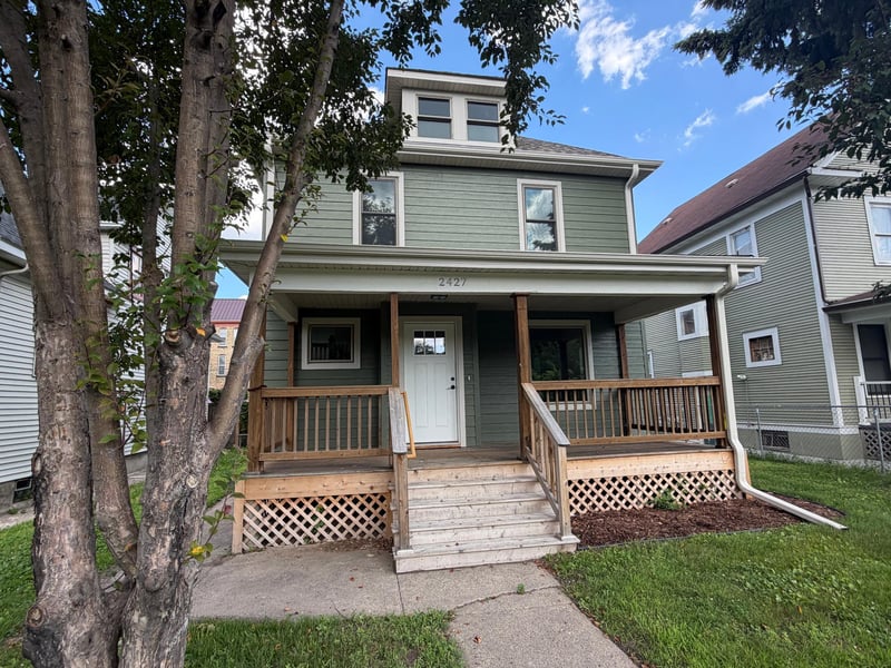2427 17th Ave S, Minneapolis, MN 55404