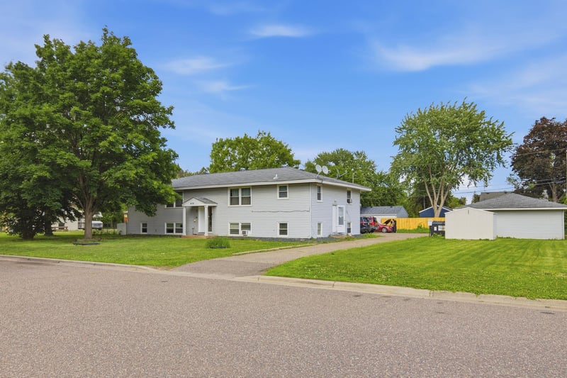5116 Edgewood Ave N, Crystal, MN 55428