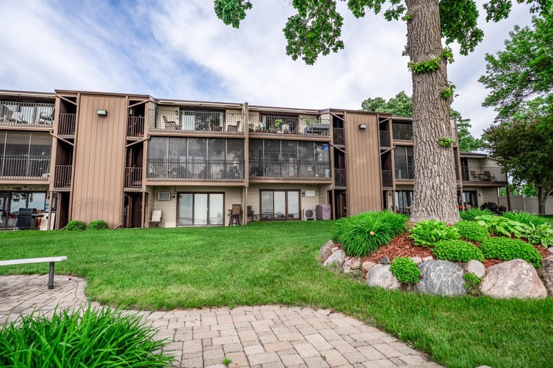 151 Lake Ave N #102, Spicer, MN 56288
