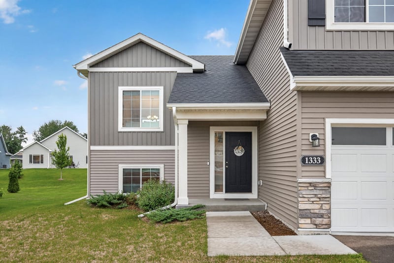 1333 Oak Ridge St, Hanover, MN 55341