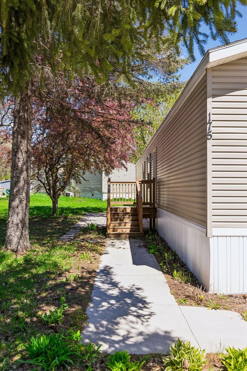175 Highview Cir, Watertown, MN 55388