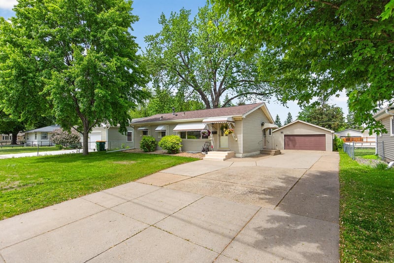 6206 47th Ave N, Crystal, MN 55422