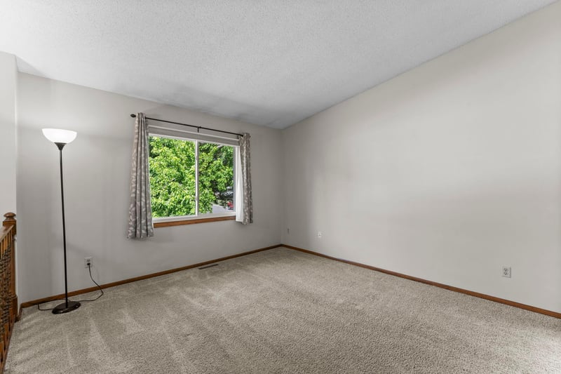 1264 Deercliff Ln, Eagan, MN 55123