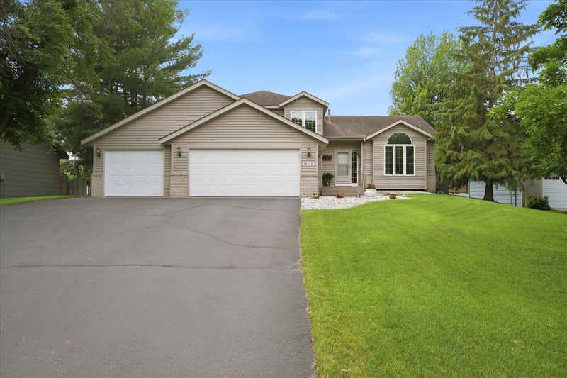 12140 Jonquil St NW, Coon Rapids, MN 55433