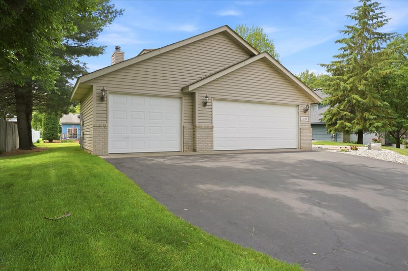 12140 Jonquil St NW, Coon Rapids, MN 55433