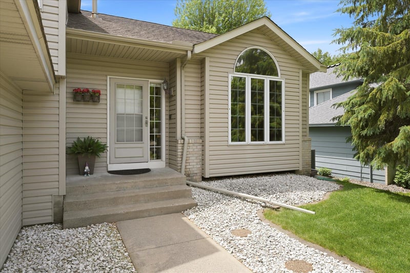 12140 Jonquil St NW, Coon Rapids, MN 55433