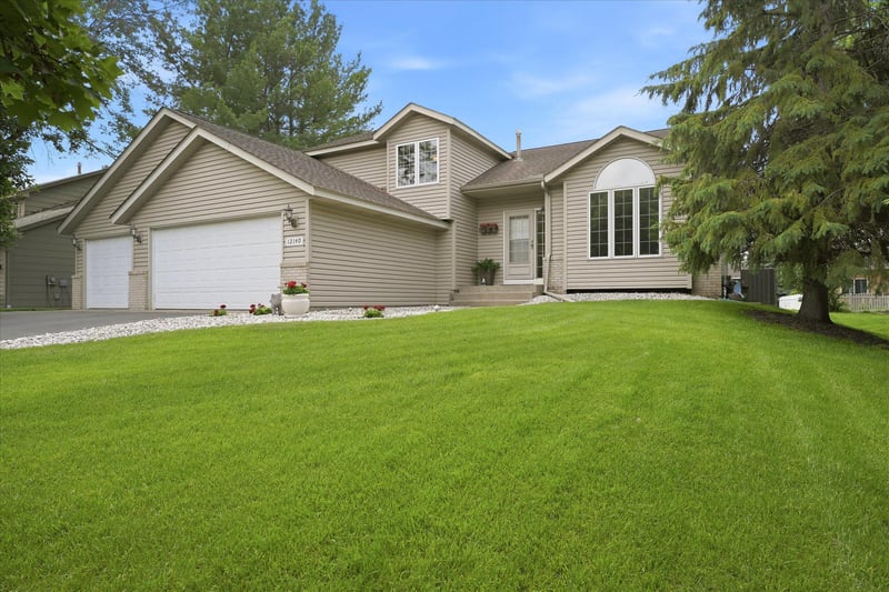 12140 Jonquil St NW, Coon Rapids, MN 55433