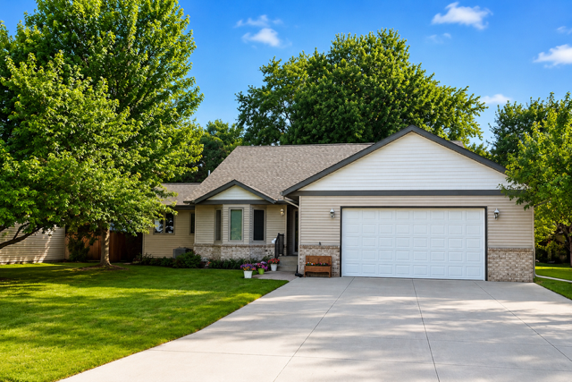 1613 Louden Ave N, Glencoe, MN 55336