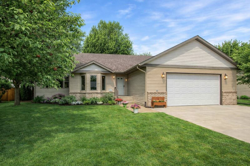 1613 Louden Ave N, Glencoe, MN 55336