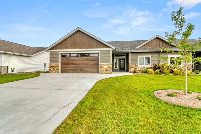 830 Lake Forest Cir, Detroit Lakes, MN 56501