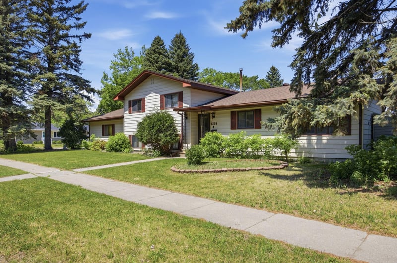 1304 26th Ave S, Moorhead, MN 56560