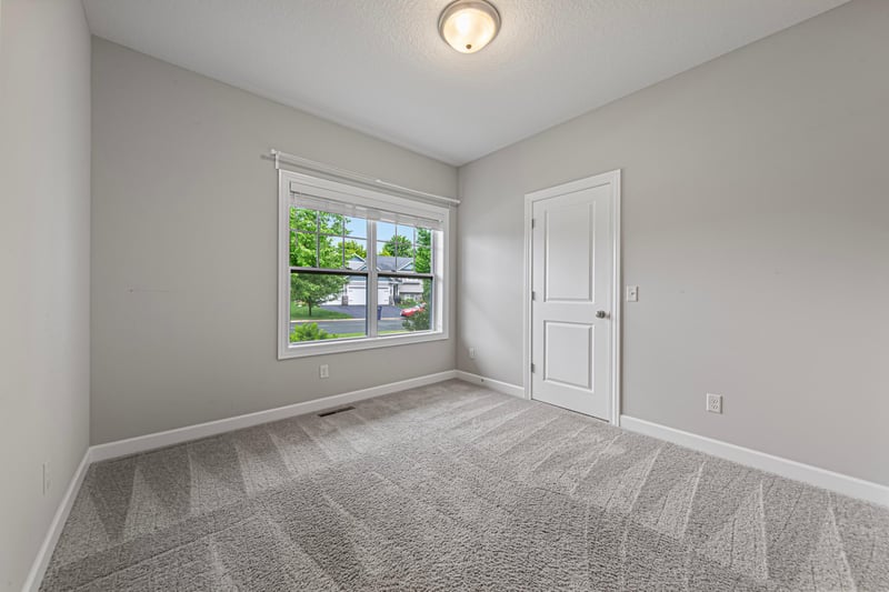 137 Bluff Ln, Dundas, MN 55019