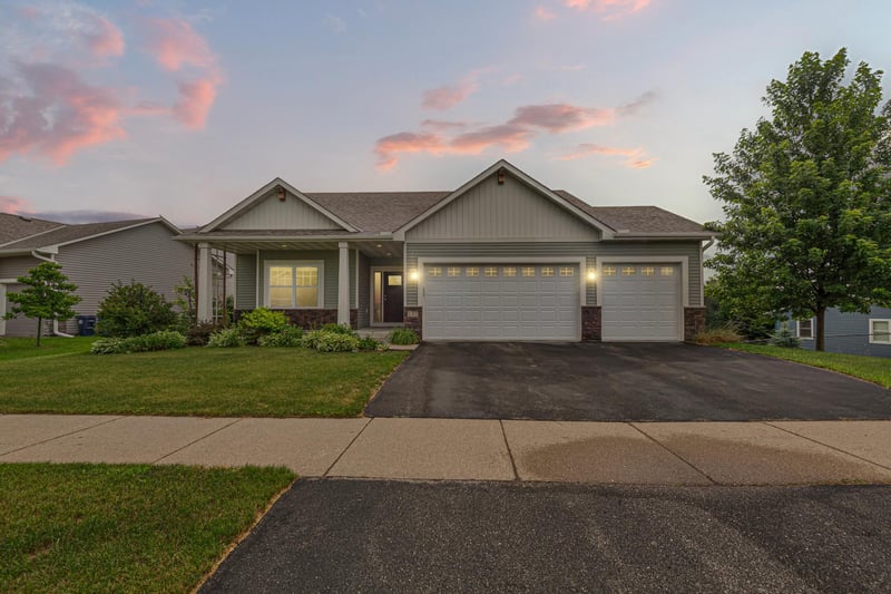 137 Bluff Ln, Dundas, MN 55019