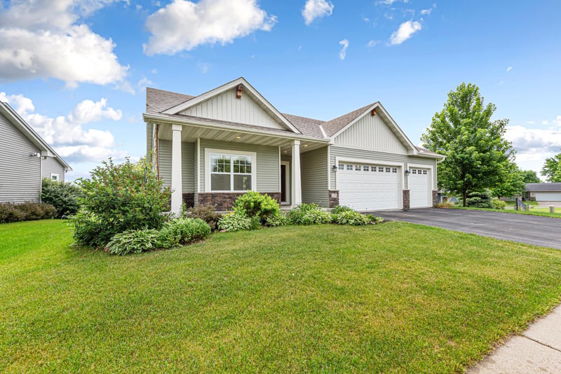 137 Bluff Ln, Dundas, MN 55019