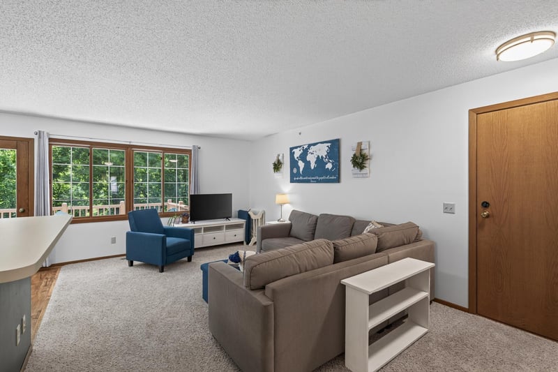 15155 Lesley Ln, Eden Prairie, MN 55346
