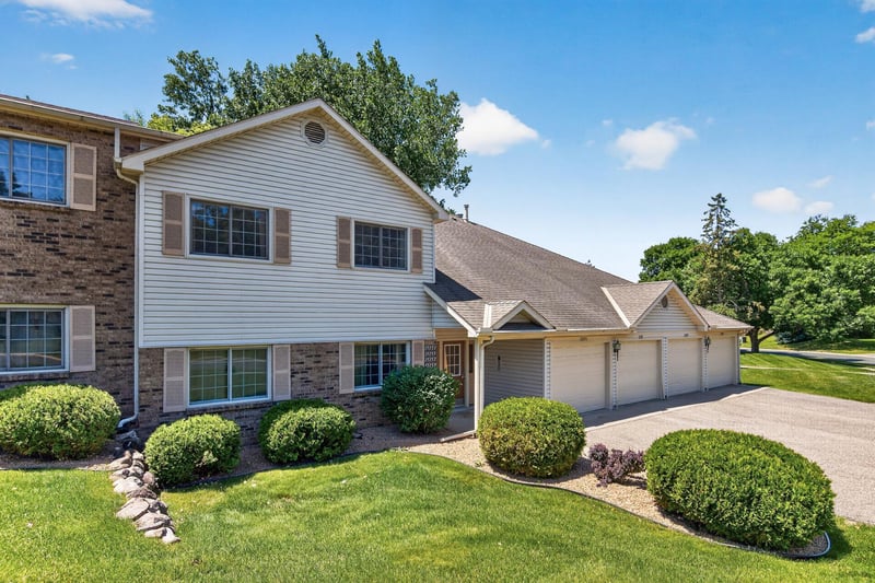 15155 Lesley Ln, Eden Prairie, MN 55346