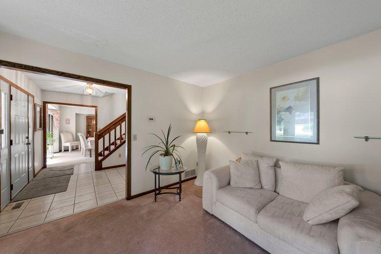 9225 164th Ln NW, Anoka, MN 55303