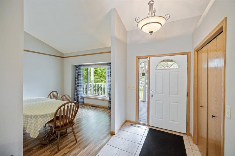 9408 Jennifer Ct, Chisago City, MN 55013